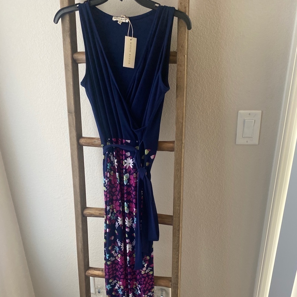 NWT - Moon River Size XS long dress, plunge v neck, with waist tie - Picture 1 of 6